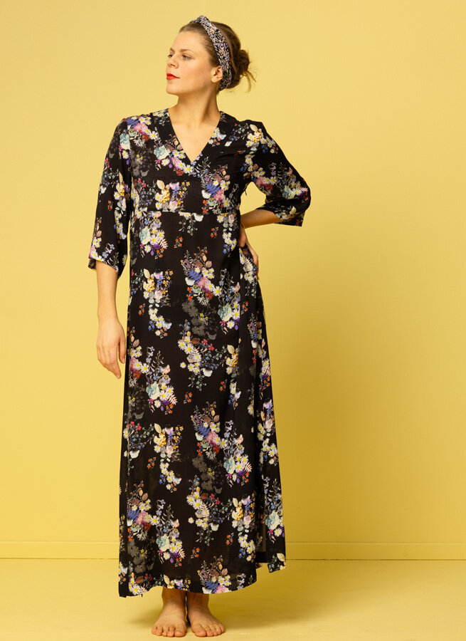 Abba-blommig-lang-klanning-2.jpg