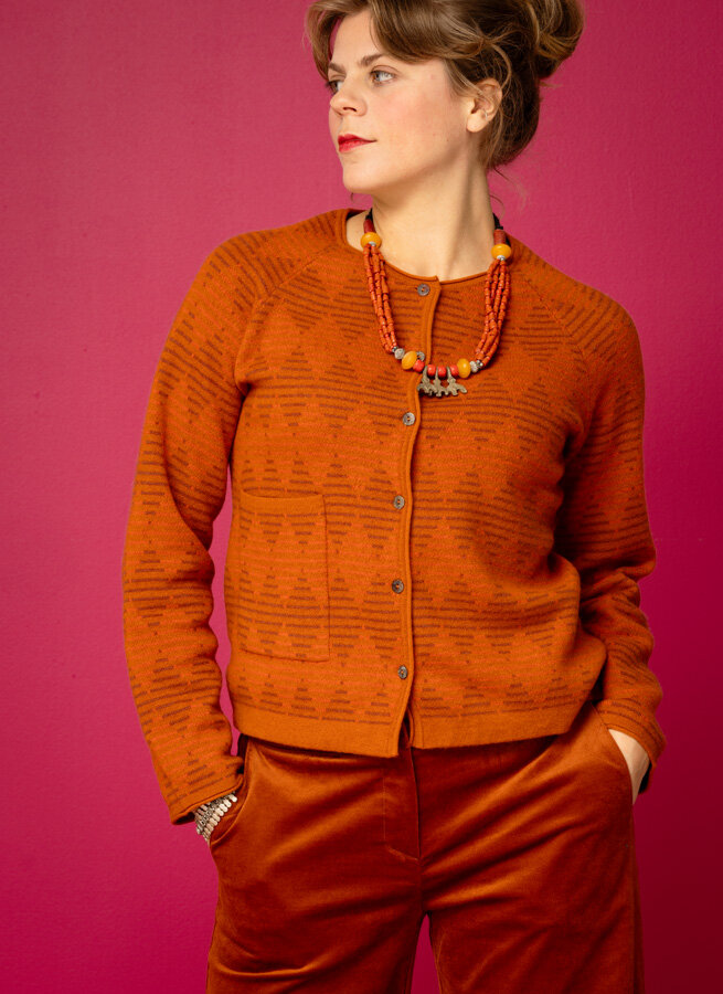 Belvira-monstrad-ullkofta-orange-3.jpg