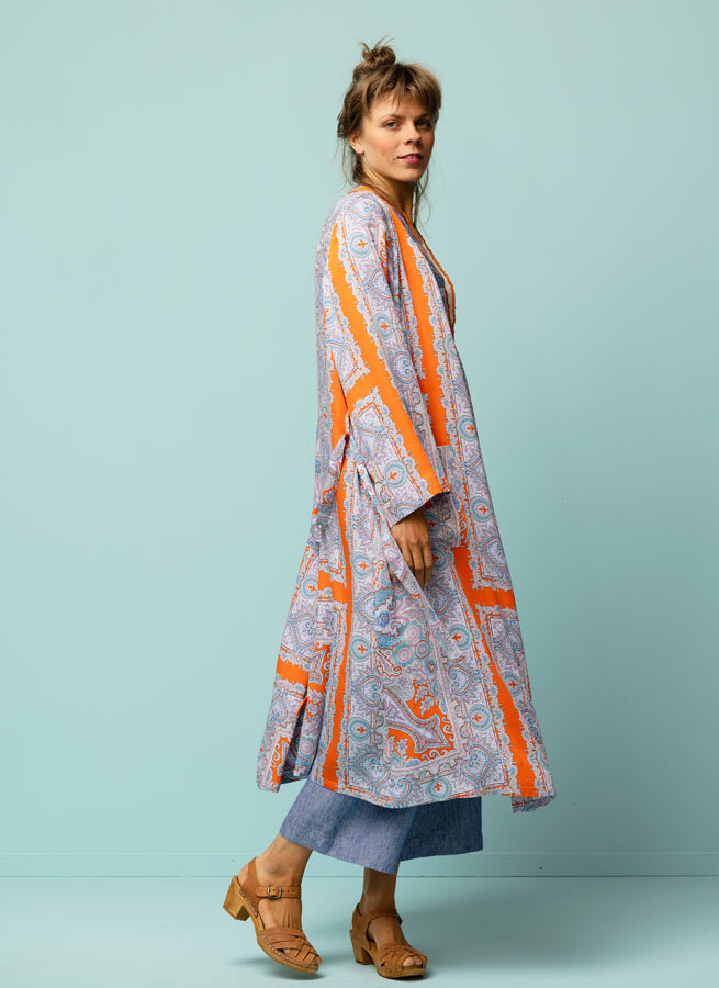 Bobby-kimono-bla-orange-ramverk-4.jpg