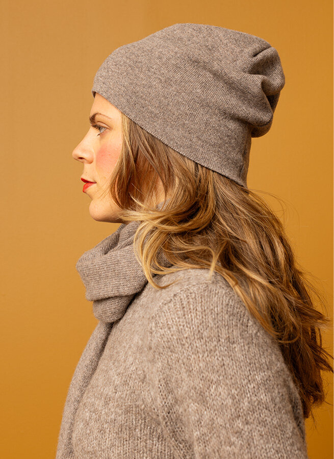 Calimar-Beanie-ullmossa-beige-Mullvad-Kashmir-1.jpg
