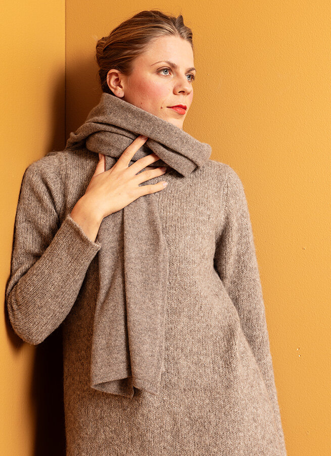 Calimar-halsduk-kashmir-beige-Mullvad-2.jpg