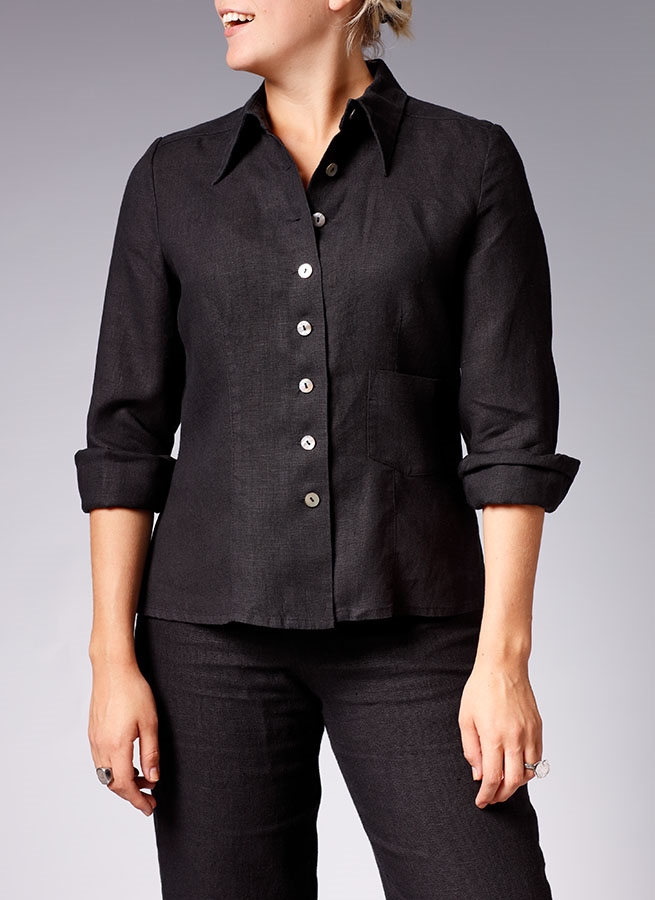 Kandus, K&US linneskjota dam, insvängd. Klassisk linneskjorta svart. Svart linneskjorta, damskjorta