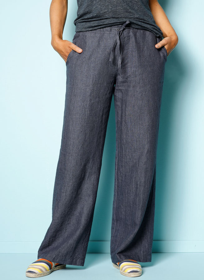 Connie-black-jeans-fram.jpg