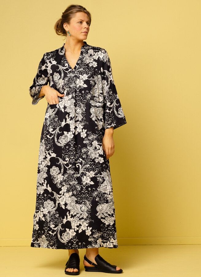 Daila-lang-kaftan-klanning-Japan-black-3.jpg