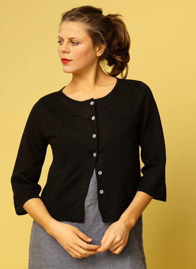 Essi-linnekofta-svart-1-SS25.jpg