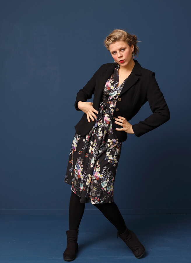 Fiolina-svart-ull--viskoskavaj-3.jpg
