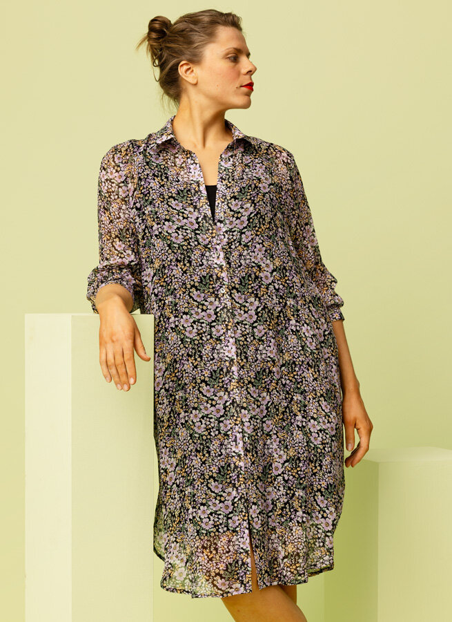 Flora-tunn-blommig-lang-skjorta-1.jpg