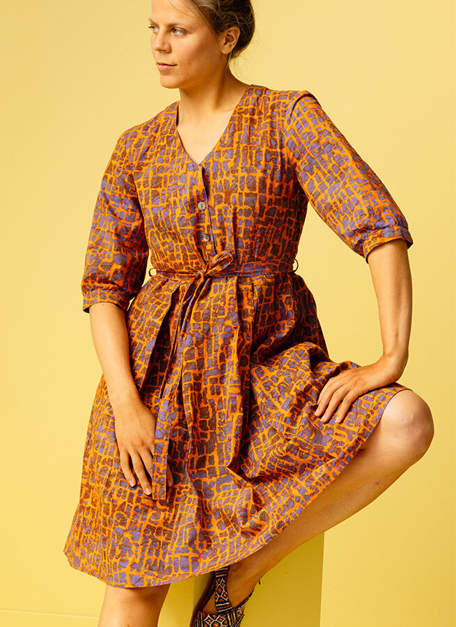 Katja-klanning-orange-lila-batik-2.jpg