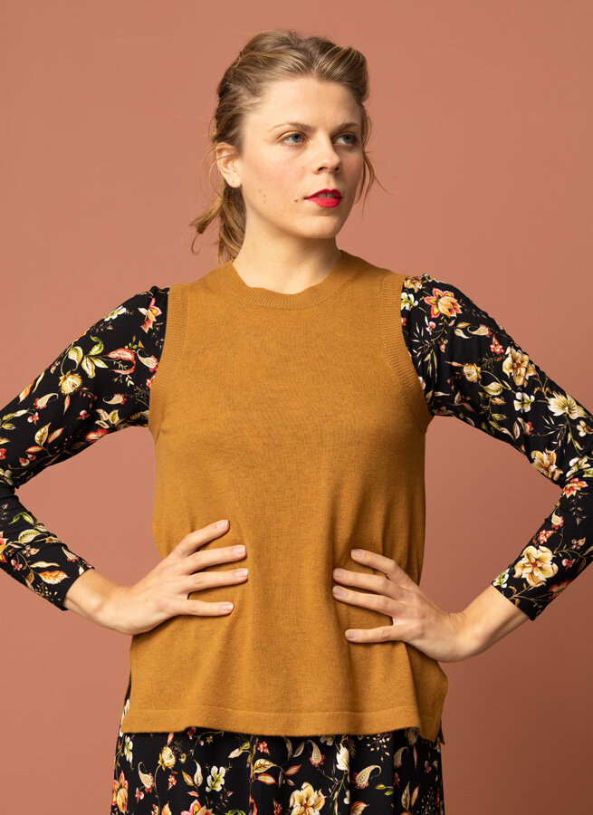 Lea-stickat-linne--slipover-ull.-Saffran-orange-2.jpg