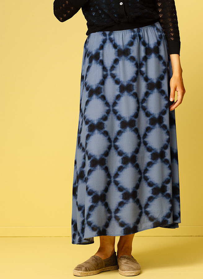 Prune-lang-kjol-bla-batik-12.jpg