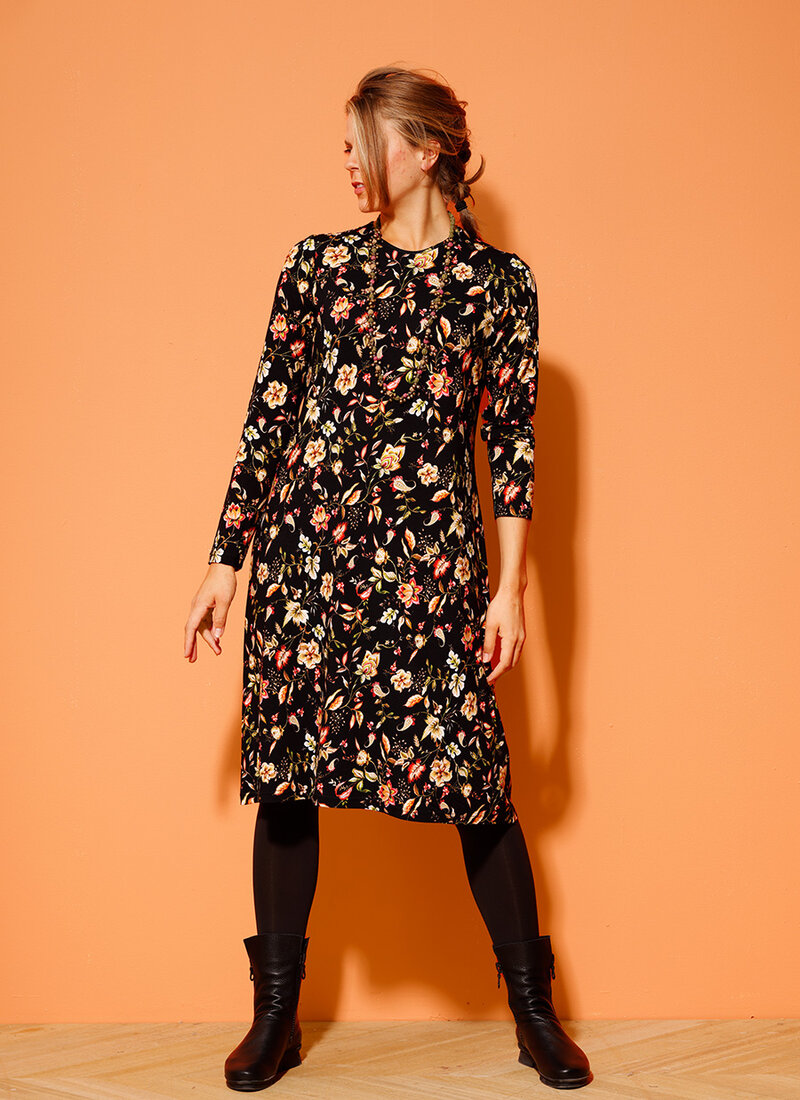 Serjy-trikaklanning-Vintage-flower-black-1.jpg