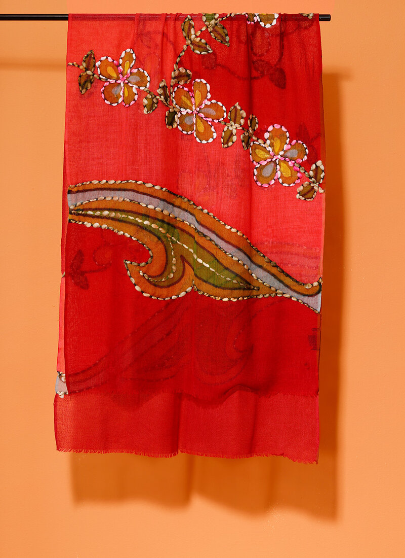 Varanasi-rod-broderad-ullsjal-222624.jpg
