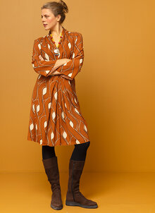 Rostbrun, brun mönstrad klänning. K&US Kandus Stockholm Södermalm Bohemiska damkläder