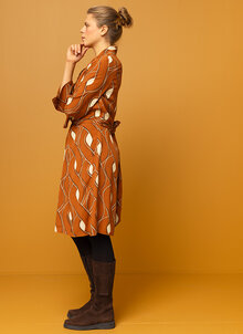 Rostbrun, brun mönstrad klänning. K&US Kandus Stockholm Södermalm Bohemiska damkläder