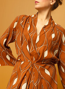 Rostbrun, brun mönstrad klänning. K&US Kandus Stockholm Södermalm Bohemiska damkläder