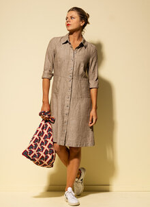 Beige, oliv figursydd skjortklänning. Klänning 50-tals känsla. K&US svensk design