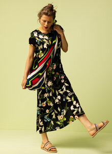 Anna-lang-blommig-klanning-1