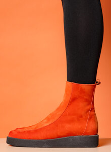 Arche orange boots i två nyanser. Blixtlås insida fot.