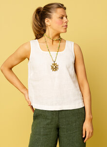Bia-kort-linne.-Vit-Offwhite-2.jpg