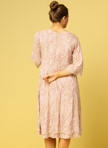 Rosa, beige zebramönstrad klänning, midiklänning, viskos. K&US bohemiska damkläder Stockholm