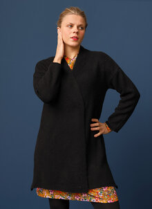 Cora-kofta-ull-svart-2.jpg