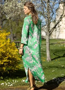 Grön V-ringad lång klänning, kaftan, maxiklänning. K&US Kandus bohemiska damkläder