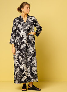Blå V-ringad lång klänning, kaftan, maxiklänning. K&US Kandus bohemiska damkläder