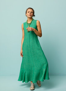Lång grön ärmlös, elegant klänning i linne. Linneklänning från K&US linnekläder