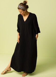 Deja-lang-svart-kaftan--linneklanning-3.jpg
