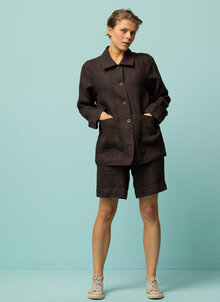 Emilia-linnejacka--Katla-linneshorts-brun-fiskbensvavd-2