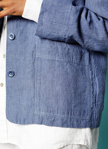 Blå linnejacka i workwear-stil. Grovt linne, fickor fram. Kandus unik design