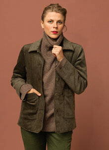 Grön manchesterjacka i workwear stil. Gröna manchesterbyxor dam K&US Kandus svensk design