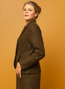 Olivgrön, grön figursydd ullkavaj Kavaj fiskbensvävd, Tweed. K&US klassisk tidlös stil