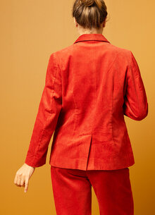 Röd manchesterkavaj, dubbelknäppt kavaj manchester. K&US damkläder Södermalm, Stockholm