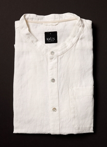 Linneskjorta, herrskjorta, linneskjorta med murarkrage. Långärmad linneskjorta med skortstenskrage. K&US, kandus, vit, offwhite