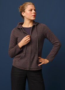 Lila, grå stickad hoody i ull, kofta i jakull. K&US unik, tidlös design