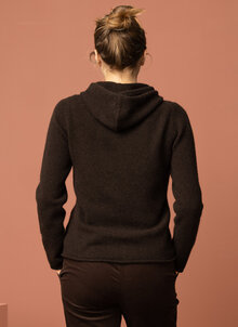 Brun stickad ullkofta, hoody i ull, varm mjuk jakull. Kofta med blixtlås, luva. K&US koftor