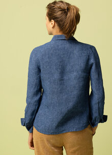 Blå melerad klassisk linneskjorta dam. Tidlös skjorta i linne. Kandus K&US linnekläder