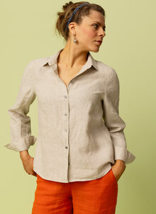 Beige, naturfärgad linneskjorta dam. Klassisk skjorta i linne. Kandus linnekläder stockholm