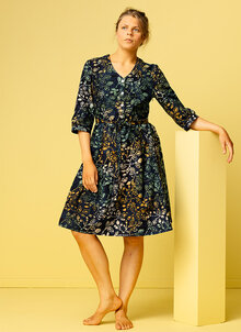 Katja-klanning-bla-batik-2.jpg