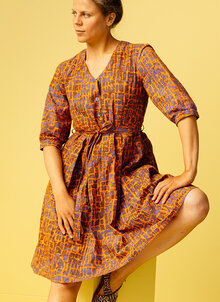 Katja-klanning-orange-lila-batik-2.jpg