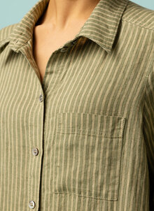 Kaya-lang-skjortklanning--linneskjorta-gron-randig-18