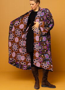 Storblommig vändbar kimono. Brun, svart, lila mönstrad. K&US bohemiska damkläder Södermalm