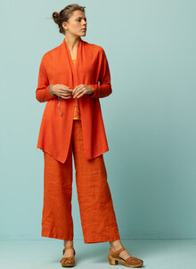 Knyta-omlottkofta-orange-lintrika.-Scarlet-orange-linnebyxa-1
