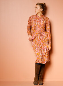 Rosa, orange mönstrad omlottklänning i mjuk stretchig viskos. K&US unik design