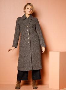 Klassisk brun fiskbensmönstrad kappa i ull. K&US Kandus design