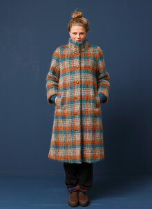 Rutig, fluffig ullkappa. Orange, turkos, beige. Ovanlig kappa K&US