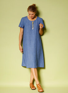 Blå, indigo lång linneklänning med kort ärm, fickor. K&US design