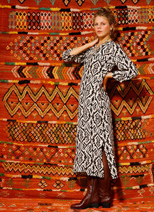 Nissa-klanning-grafisk-batik-2.jpg
