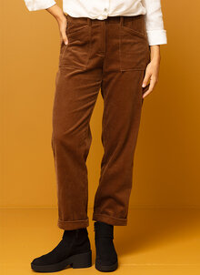 Brun bredspårig manchesterbyxa dam. byxa manchester stora fickor fram. K&US Kandus damkläder Södermalm